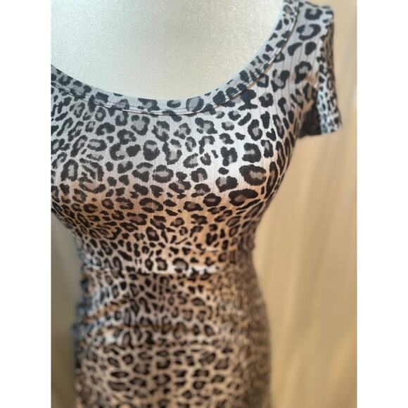 Jessica Simpson Size Small Leopard Print Dress Scoop Neck Short Sleeve - Picture 2 of 5